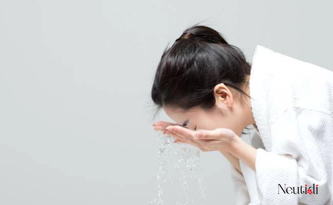 Có nên rửa mặt sau khi dùng serum