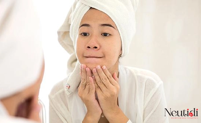 Bước 3: Thoa serum ban đêm