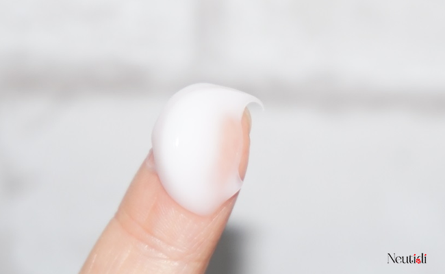 Thoa kem dưỡng khi dùng tretinoin