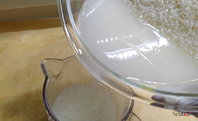 Nước vo gạo kết hợp sữa tươi để rửa mặt