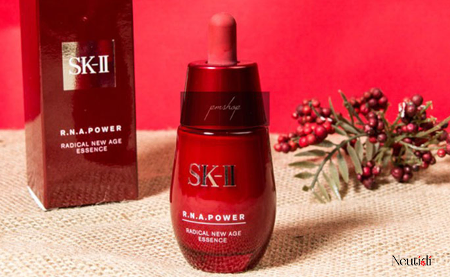 Phụ nữ 35 tuổi nên dùng kem dưỡng da gì để giữ mãi nét thanh xuân? 5 Kem dưỡng SK-II R.N.A. Power Radical New Age cho phụ nữ U40
