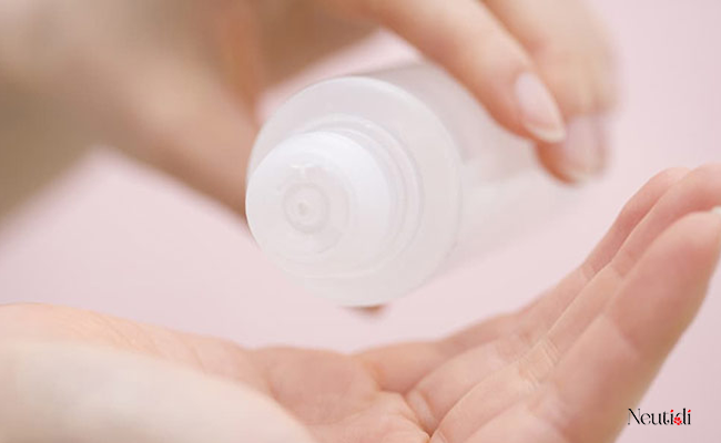 Chăm sóc da mụn bước 1: Tẩy trang