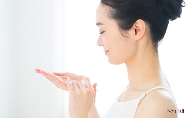 Chăm sóc da mụn với bước cấp ẩm