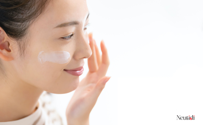 Thứ tự thoa kem chống nắng và kem dưỡng ẩm