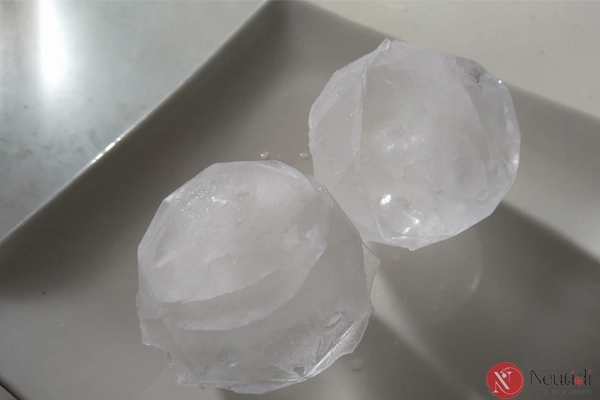 Rửa mặt bằng nước đá lạnh: Lợi ích, tác hại & cách thực hiện đúng chuẩn 5 Chuẩn bị đá sạch trước khi rửa mặt