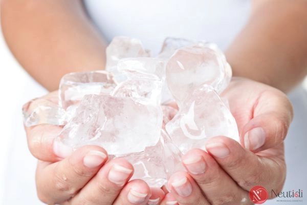 Rửa mặt bằng nước đá lạnh: Lợi ích, tác hại & cách thực hiện đúng chuẩn 2 Tìm hiểu về phương pháp rửa mặt bằng nước đá lạnh