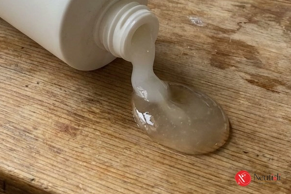 Sữa rửa mặt hết hạn có dùng được không? 5 tác hại nghiêm trọng cần biết 6 Kiểm tra kết cấu của sữa rửa mặt