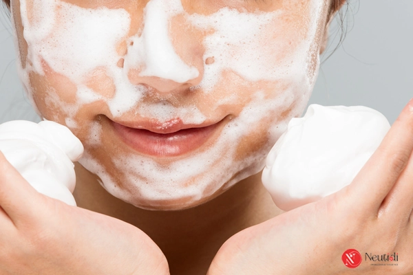 Lợi ích khi dùng kết hợp 2 loại sữa rửa mặt đúng cách