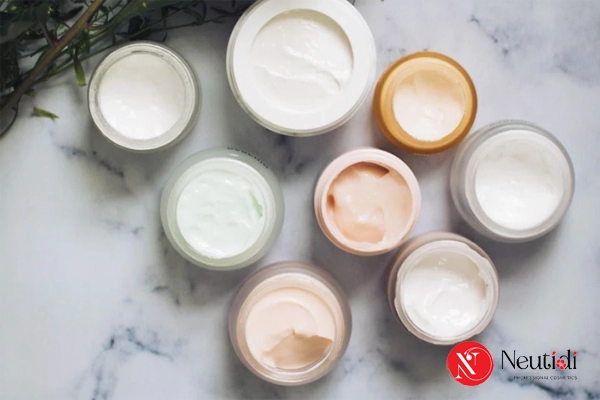 Dùng kem trộn chứa Cordticoid