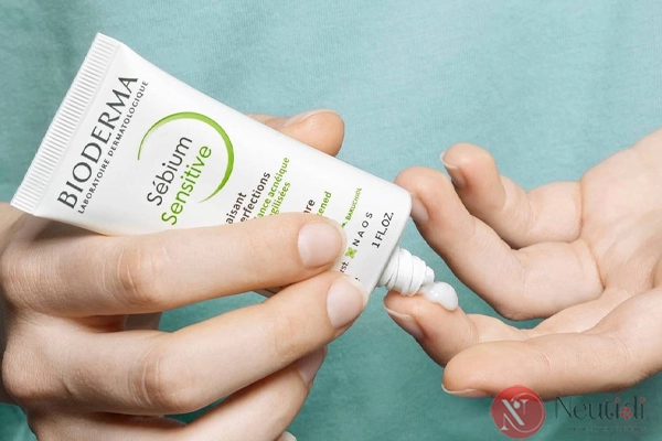 Bioderma Sebium Sensitive cho da mụn cám